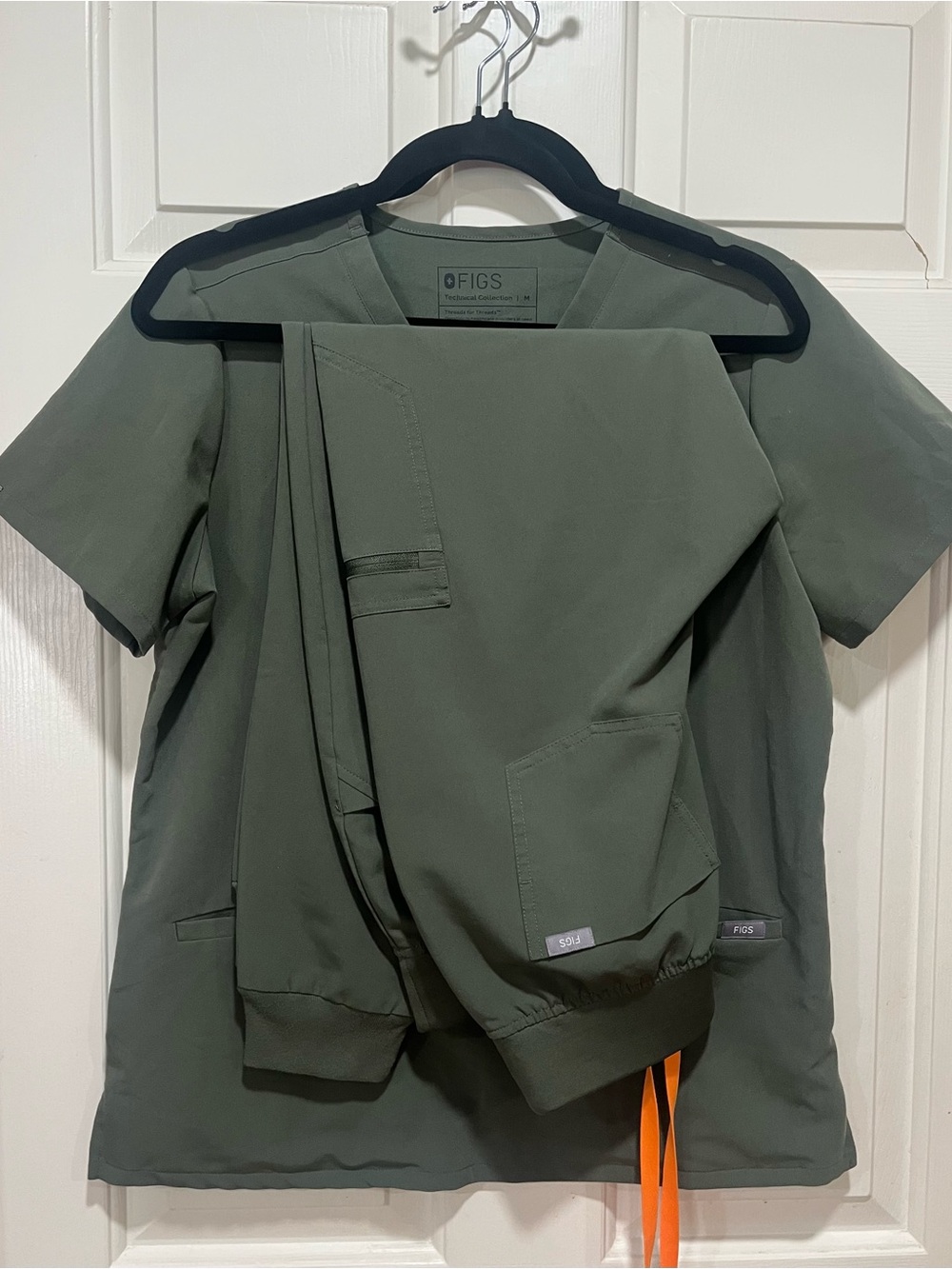 Figs Olive Green Casma Scrub Top & Zamora Jogger Pants in size MEDIUM